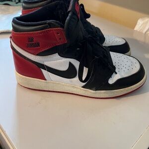 Jordan retro 1 Nike Air Black and White Sneakers with Red Details